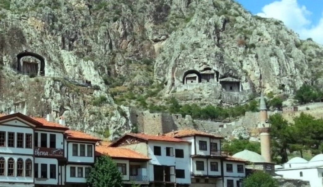 Türkiye'de Gezilecek 9 Etkileyici Kaya Mezarı